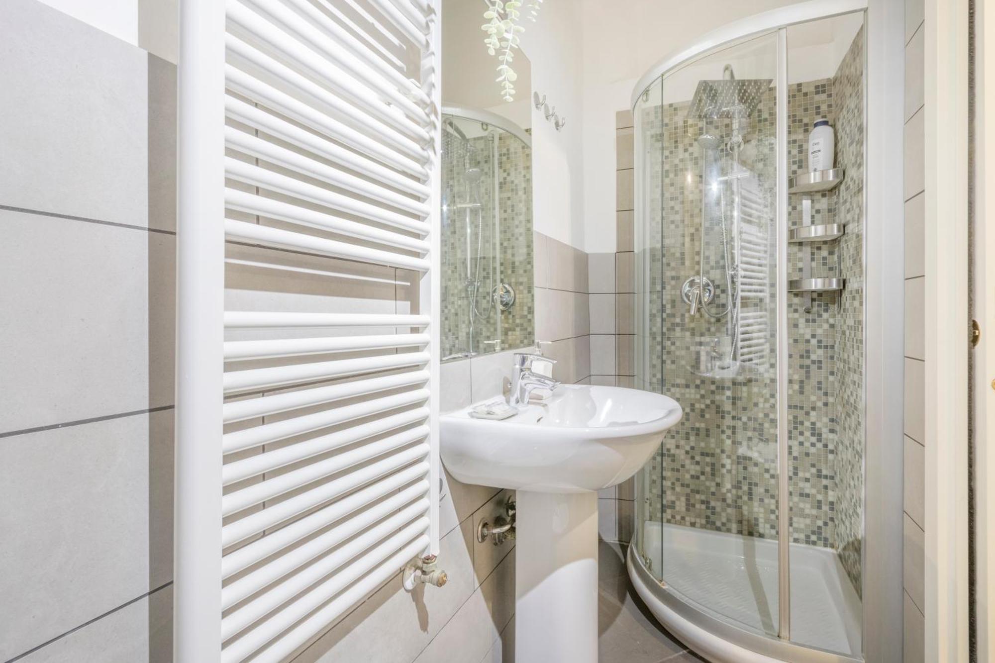 A 2 Passi Da Piazza Grande Apartment โมดินา ภายนอก รูปภาพ