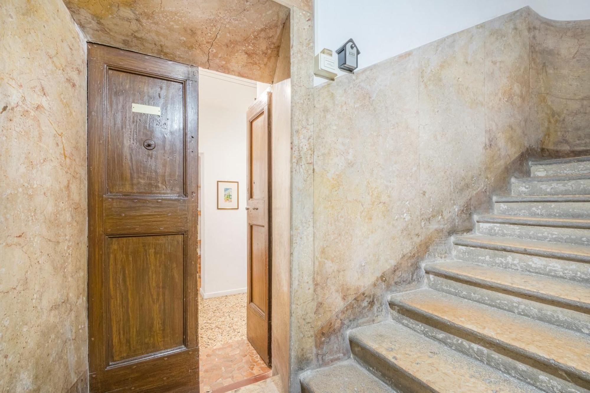 A 2 Passi Da Piazza Grande Apartment โมดินา ภายนอก รูปภาพ